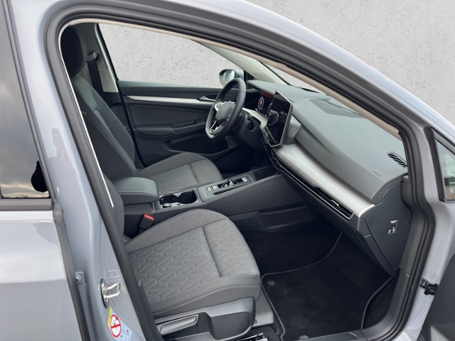 Golf VIII 1.5 eTSI DSG Life, Navi, LED, Kamera,