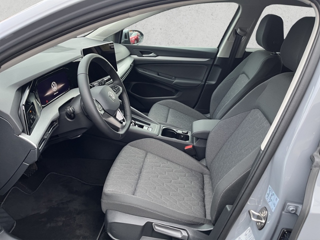 Golf VIII 1.5 eTSI DSG Life, Navi, LED, Kamera,