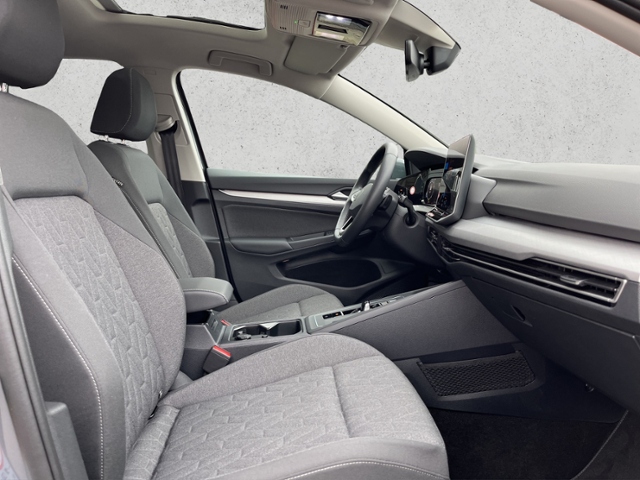 Golf VIII 1.5 eTSI DSG Navi, AHK, Dach, Sthzg, K